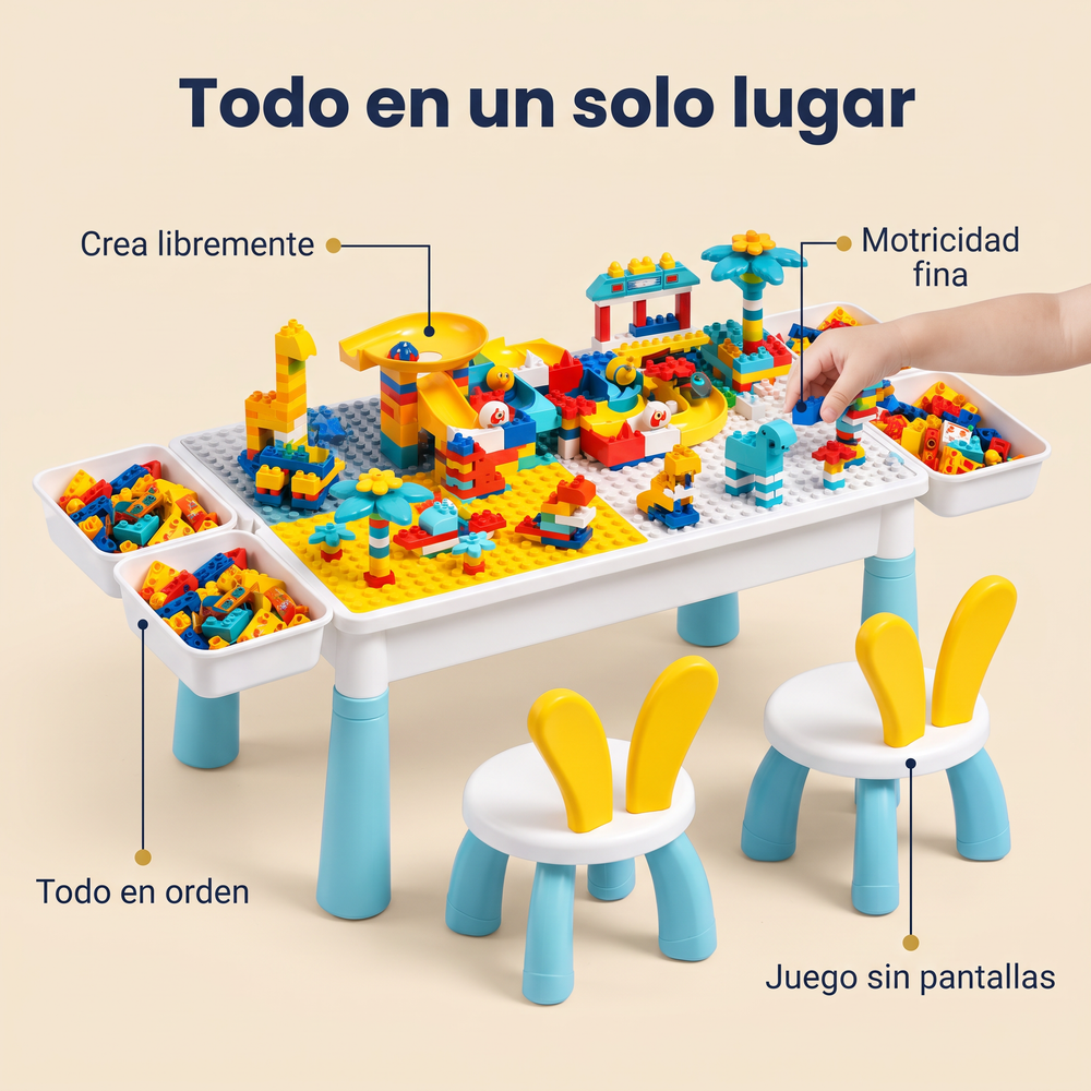 Niño o niña jugando en la mesa, en casa colombiana