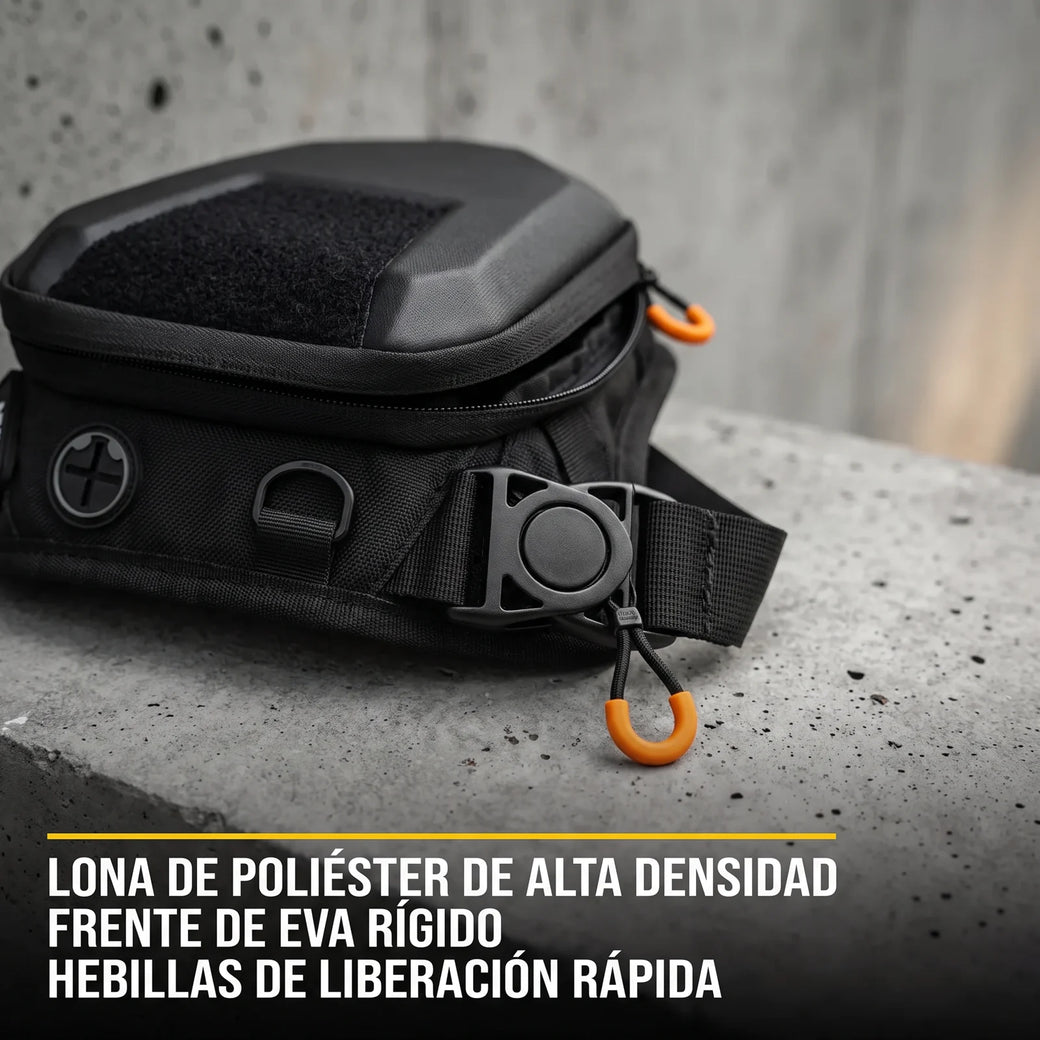 Detalle del Ruta Pack: lona de poliéster, frente de EVA rígido y hebilla de liberación rápida
